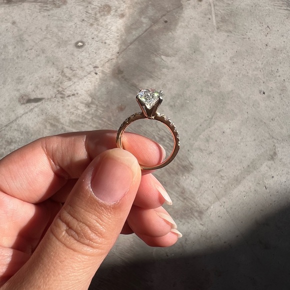 Elegant Rose Gold Diamond Ring - Picture 4 of 6